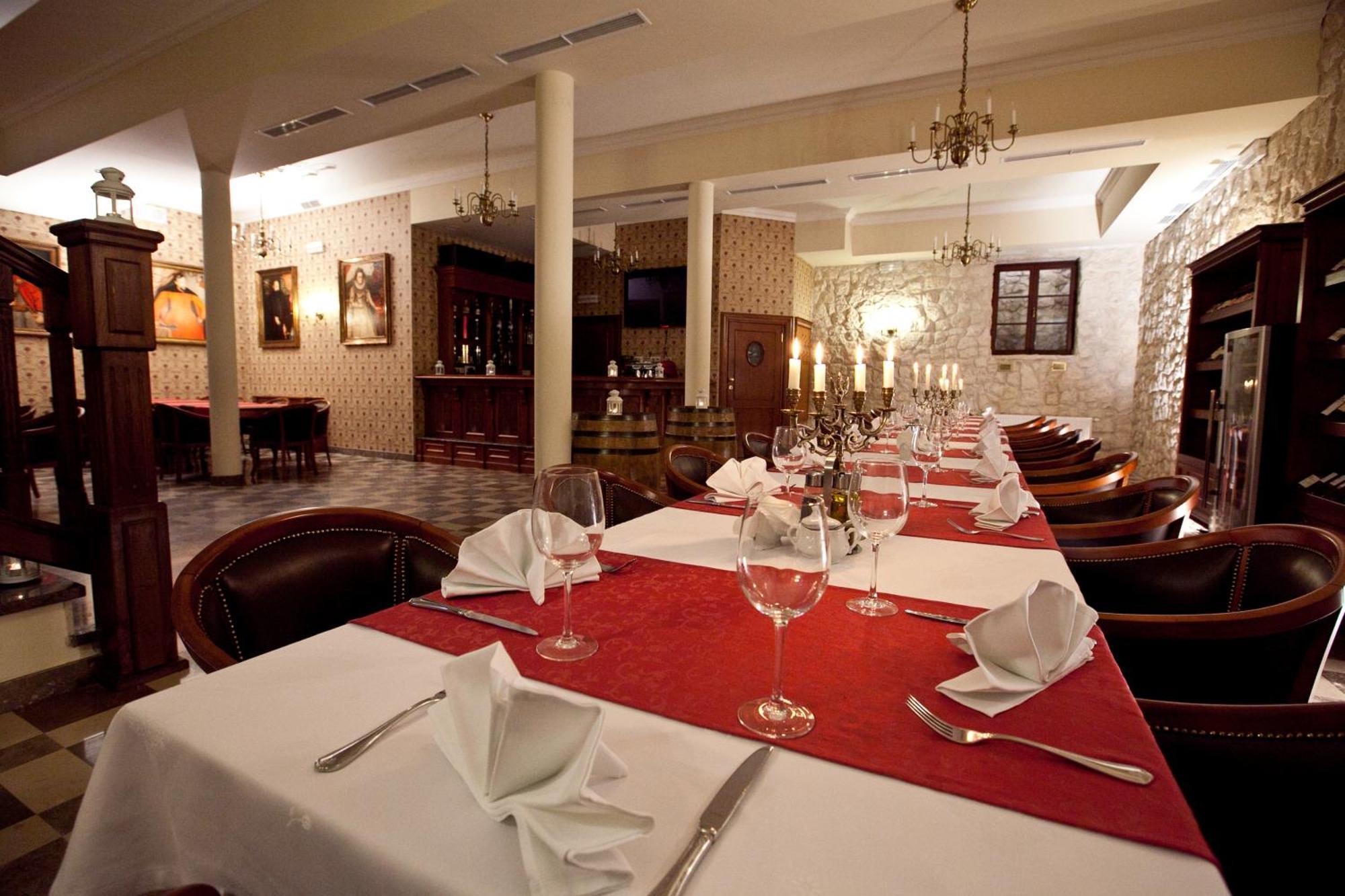 Hotel Sarmata Zespół Dworski Sandomierz Restaurante foto